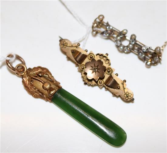 Diamond, seed pearl and yellow metal horseshoe bar brooch, jade and yellow metal pendant & 9ct gold & diamond bar brooch